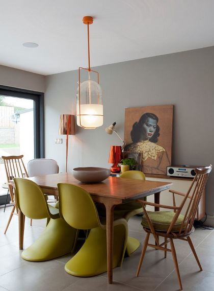 Μix & match decor με retro και μοντέρνα έπιπλα.