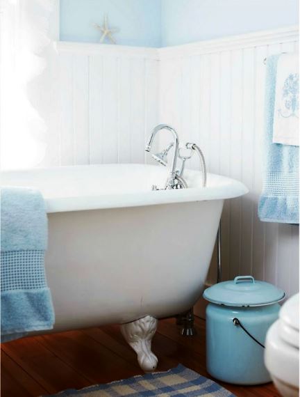 Μπάνιο με παστέλ γαλάζιο.