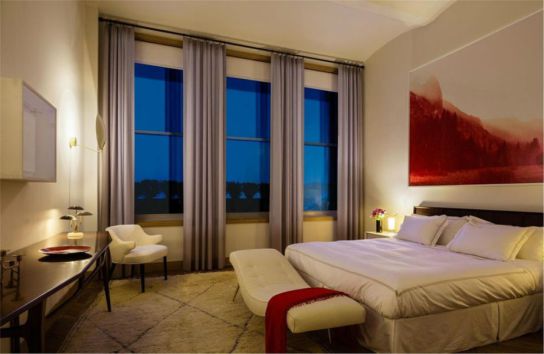 Το υπνοδωμάτιο της Ashley έχει φανταστική θέα.