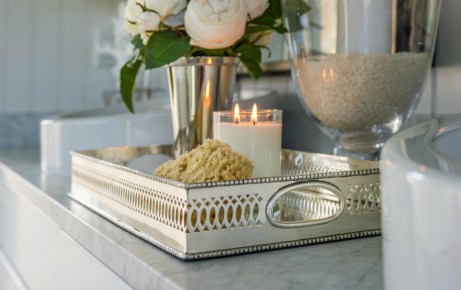 Οι δίσκοι σερβιρίσματος χρησιμοποιούνται πλέον και στη διακόσμηση του σπιτιού.