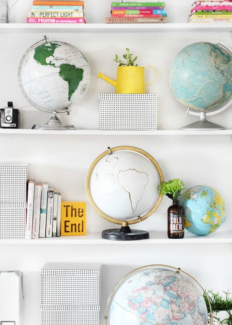 Η συλλογή από υδρόγειες σφαίρες είναι εντυπωσιακή.