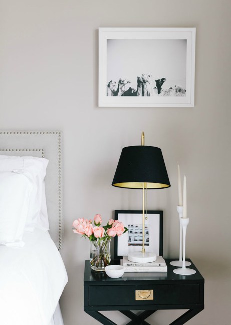 Χρησιμοποιήστε κεριά για να διακοσμήσετε το σπίτι σας και να του προσθέσετε μια όμορφη διακριτική μυρωδιά.